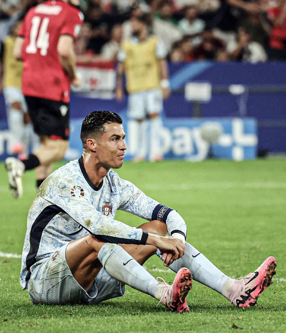 芒果体育-晋级下一阶段首场状态出色，老鹰观众沸腾！，梅西重返赛场赛场气氛高涨的简单介绍