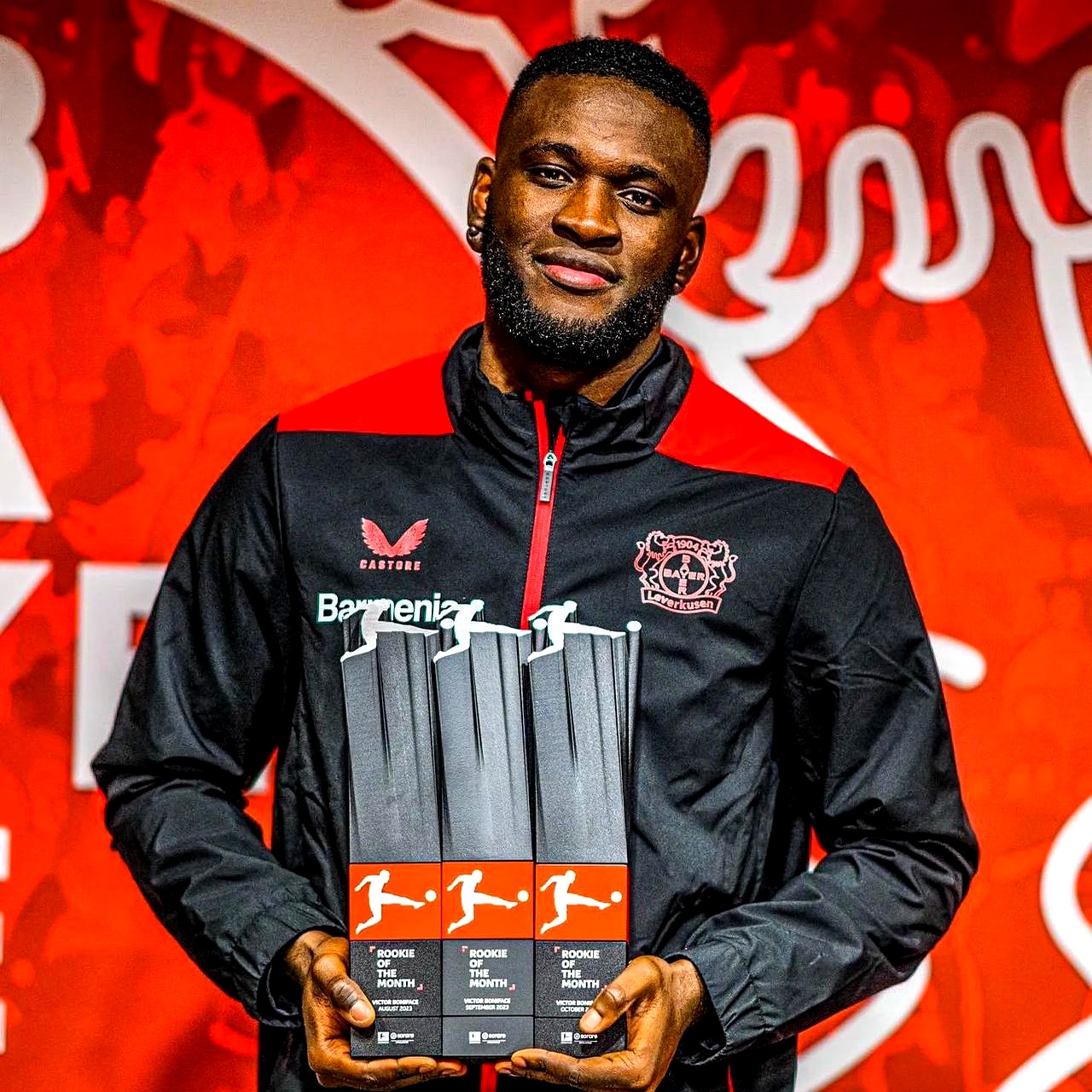 芒果体育-门兴格拉德巴赫迎亚冠关键赛，冲刺阶段回应争议，悬念犹存，年轻球员得到机会(门兴格拉德巴赫vs拜仁慕尼黑)